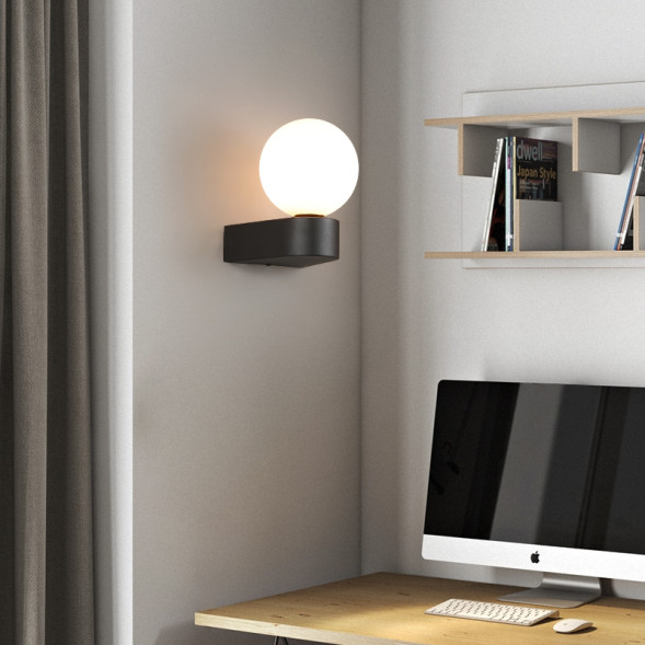 Бра Со Стеклянным Шарообразным Плафоном Brux