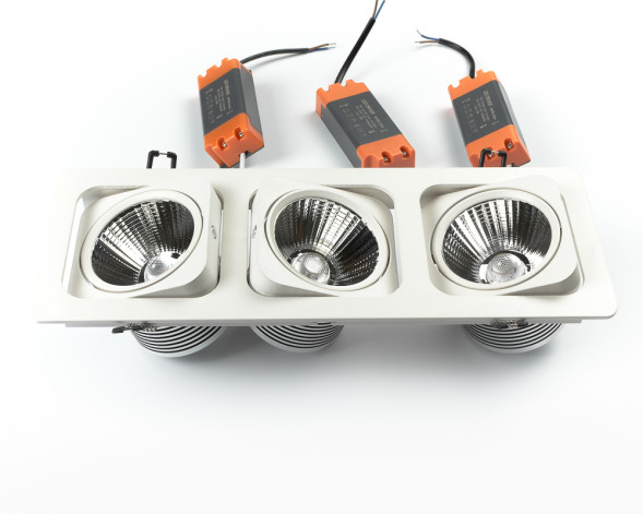 Светильник точечный карданный L6129BACOB-3x15W