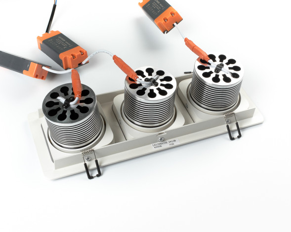 Светильник точечный карданный L6129BACOB-3x15W